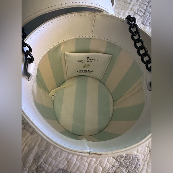 Kate Spade Magnolia Bakery New York City - Picture 4 of 11